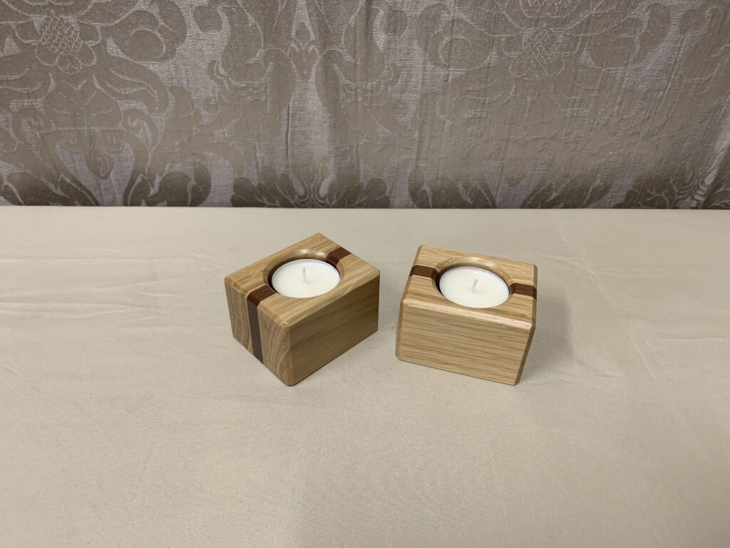 Kõrge küünlajalg ühele küünlale