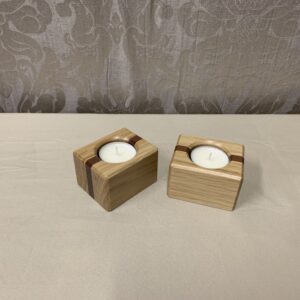 Kõrge küünlajalg ühele küünlale