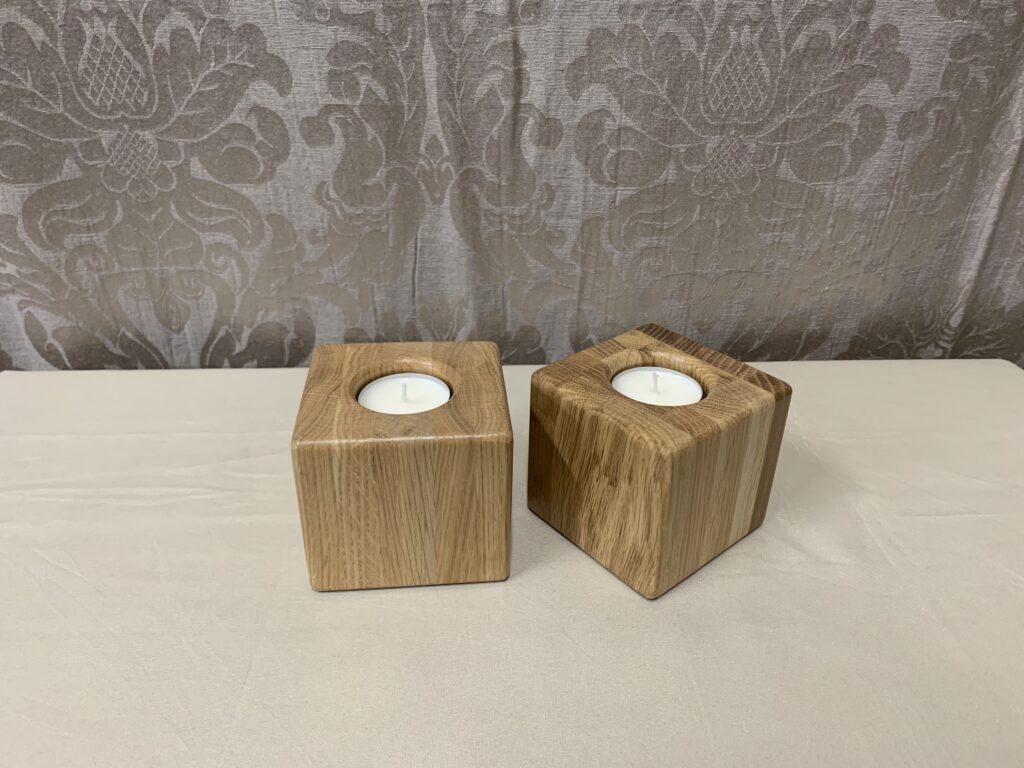 Kõrge küünlajalg ühele küünlale